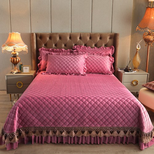 Crystal velvet quilted bed cover three-piece set Shengshi Nianhua Bean Paste